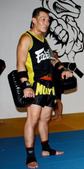 Jason Forssell underviser i thaiboxing i Arte Suave