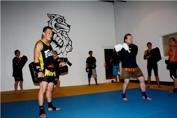 Jason Forssell underviser to thaiboxing hold i Arte Suave