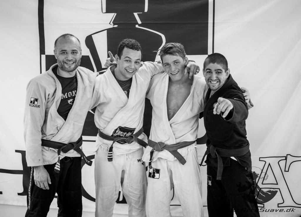 Josh underviser det sene BJJ hold om mandagen kl 20.00