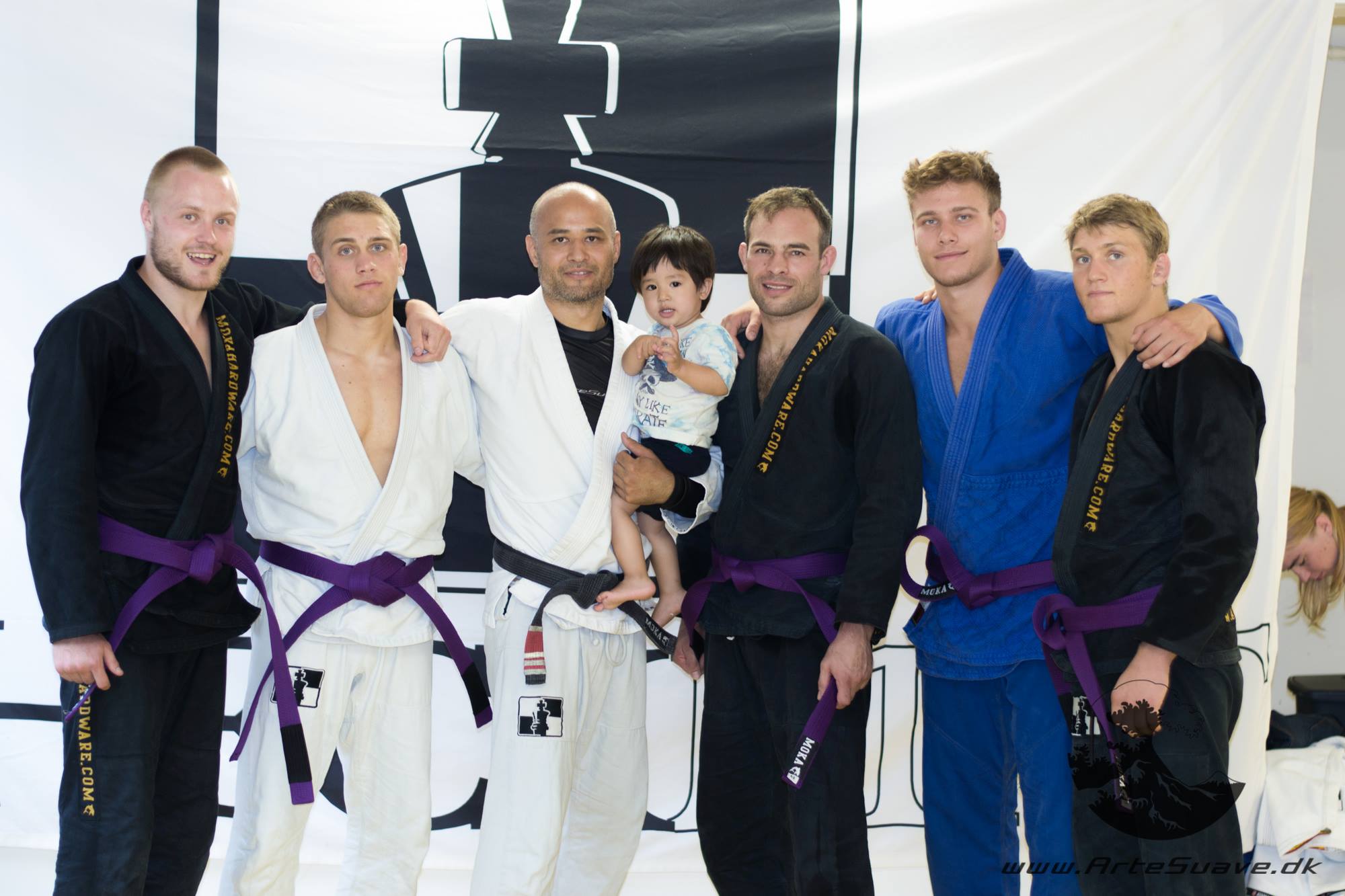 Sort tillykke til de nye lilla bælter