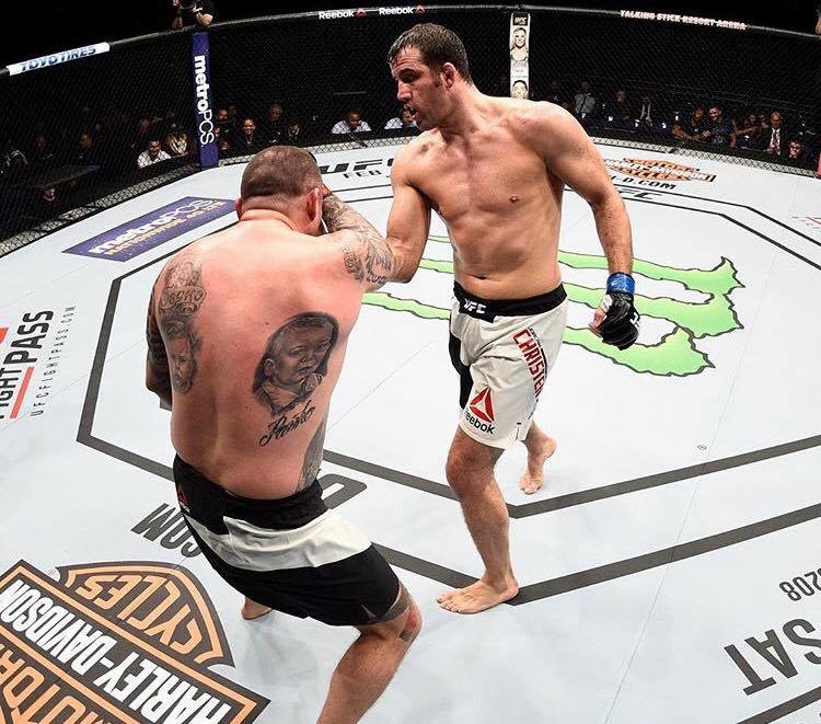 Joachim vinder på KO i UFC